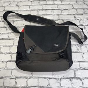 Crumpler The Skivvy Small Laptop Crossbody Messenger Bag Black Red Interior